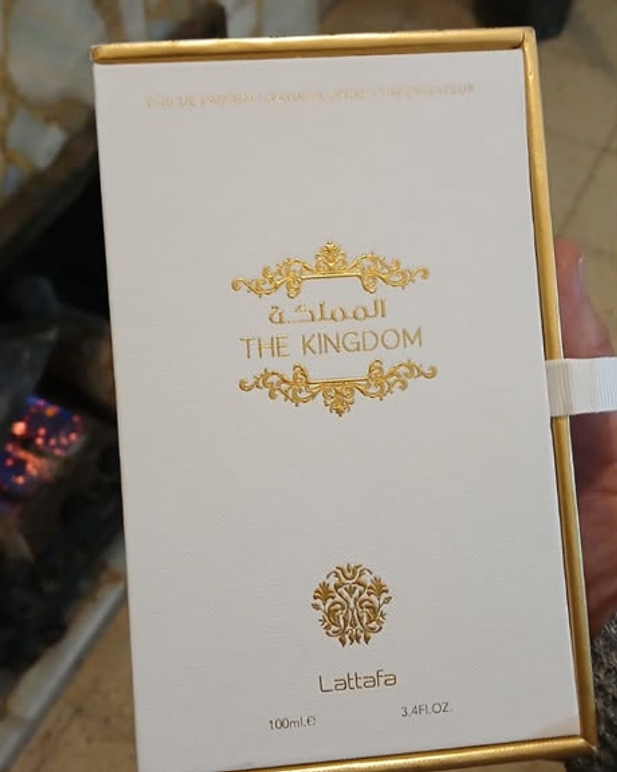 Cliente de GJ Perfumes con su The Kingdom